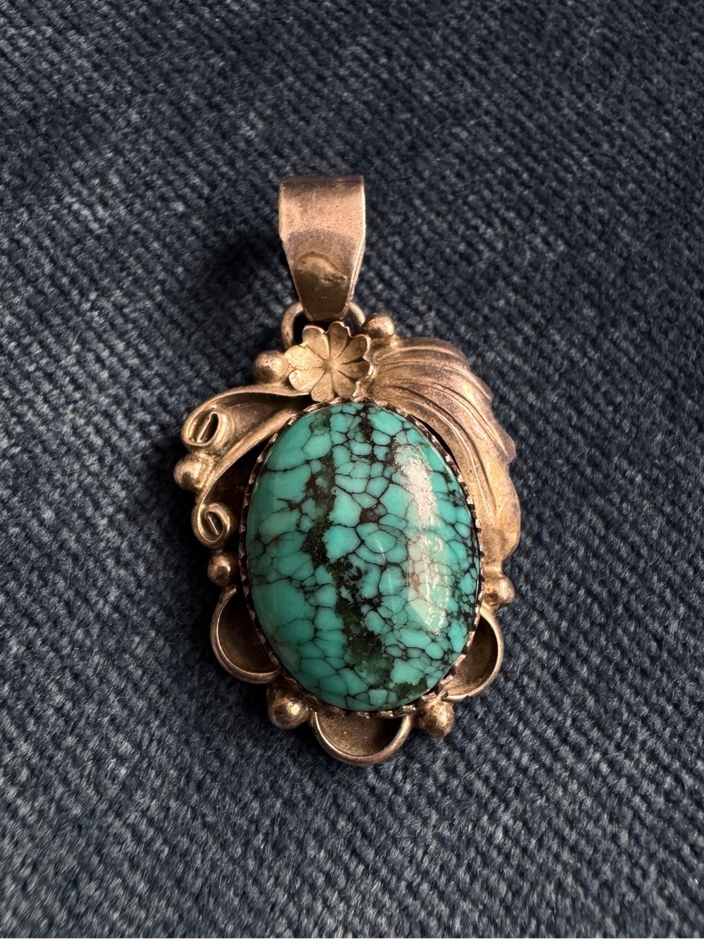 Beautiful Native American Sterling silver turquoise floral leaf Engraved Pendant